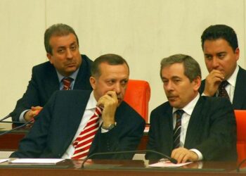 Abdüllatif Şener: Yolsuzluk çarkı var, 17/25’te rüşvet, para kasaları, hırsızlık ortaya çıktı!