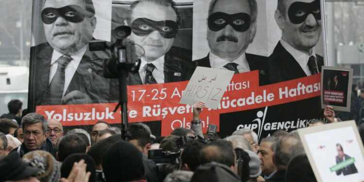 Hukukçular:17/25 Aralık dosyaları yeniden açılmalı