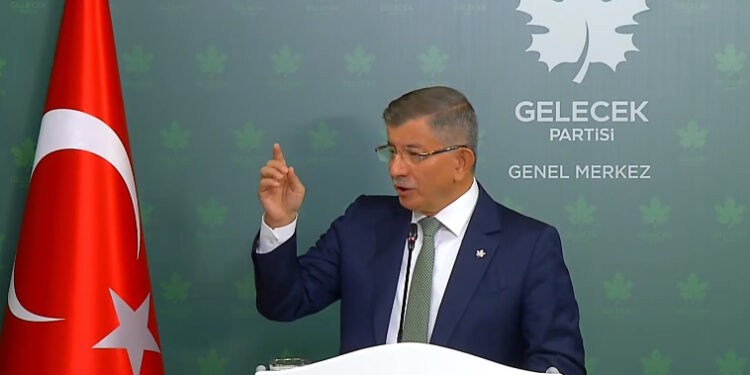 Ahmet Davutoğlu: Zafer Çağlayan, 17/25 Aralık sürecinde üstü kapalı tehdit etti