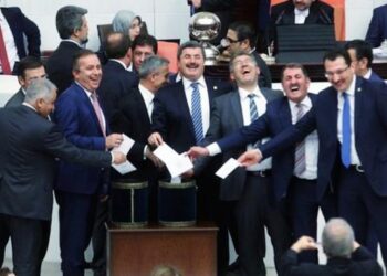 17-25 Aralık yolsuzluğuna “Midem bulandı okurken, tutuklansınlar” diyen savcı, nasıl terfi etti?