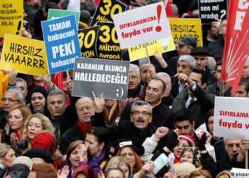 17-25 Aralık: Yolsuzluk soruşturması mı, darbe girişimi mi?