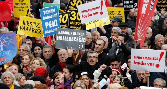 17-25 Aralık: Yolsuzluk soruşturması mı, darbe girişimi mi?