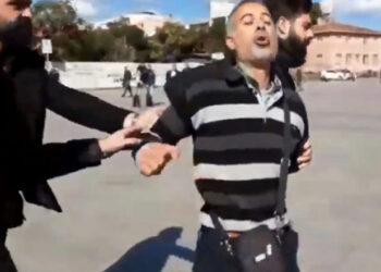 Adliyede Vatandaştan ” 17-25 Aralık ” Protestosu